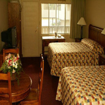 Maligne Lodge *